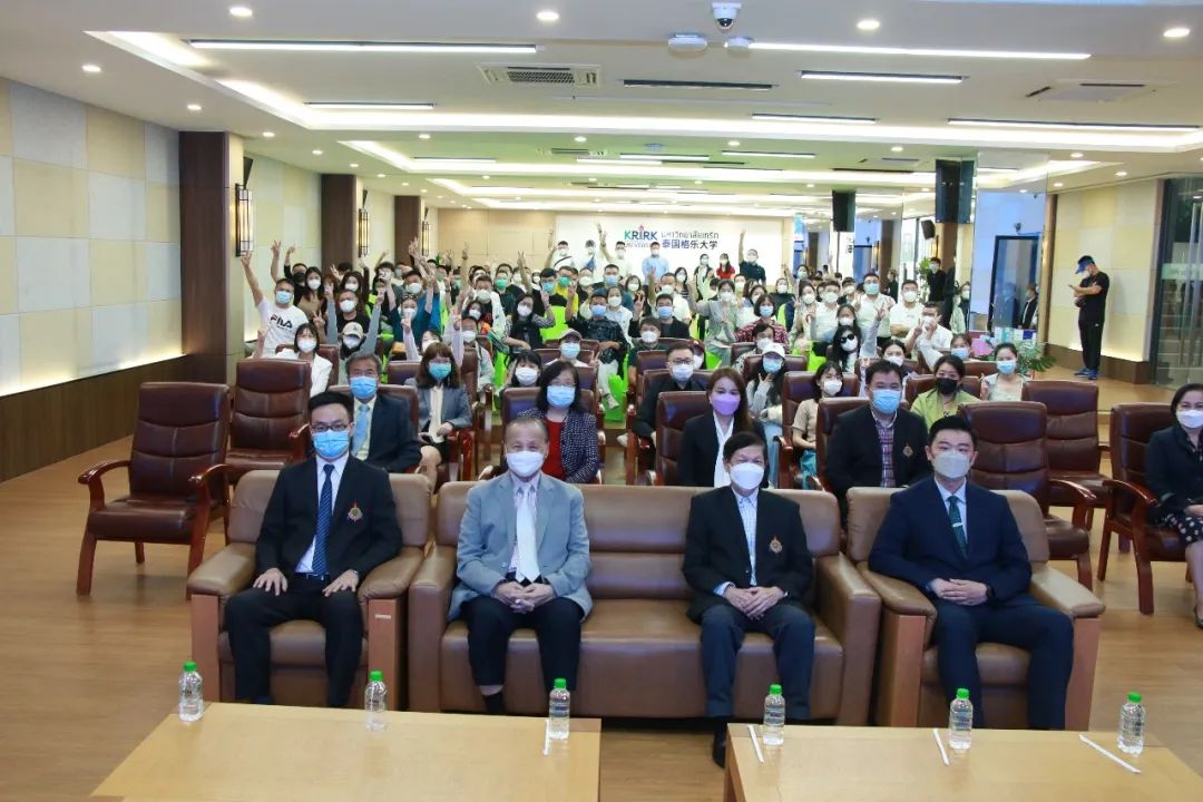 格乐大学包机返泰学生见面会圆满举办！祝福同学们学有所成~