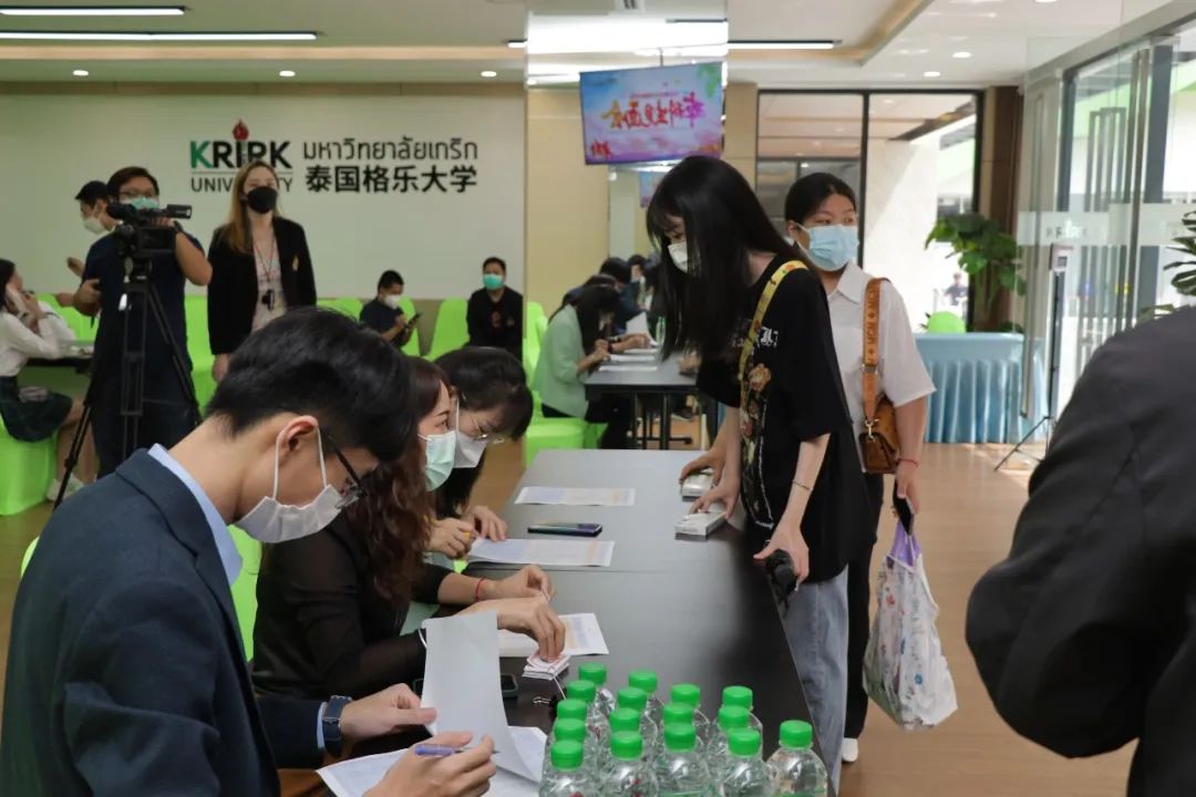 见到你很高兴！格乐大学国际学院在泰本科生见面会举办