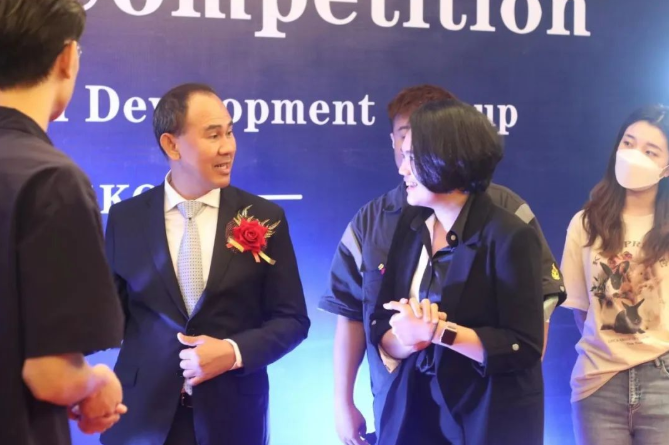 格乐大学实力唱将受邀参加2022-2023亚洲高尔夫小姐大赛新闻发布会的开幕表演,展现格乐风采