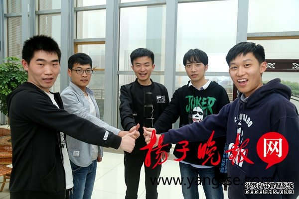 江苏科技大学出现两“学霸宿舍”9名小伙伴携手